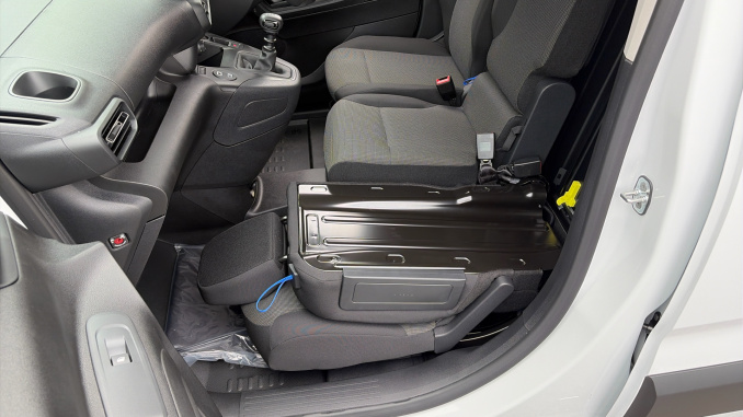 Vauxhall Combo Cargo Combo Diesel 1.5 Turbo D 100ps Prime Plus H1 Van - Image 39